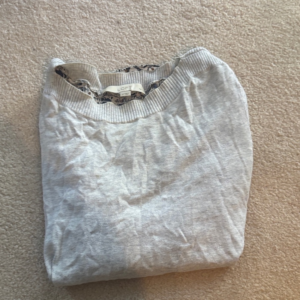 LOFT Women's Light Gray Crew Neck Sweater